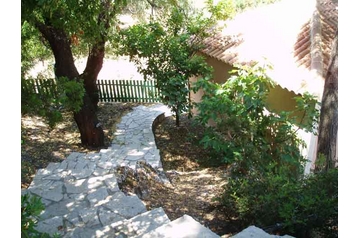 Grecia Chata Agios Nikitas, Exterior